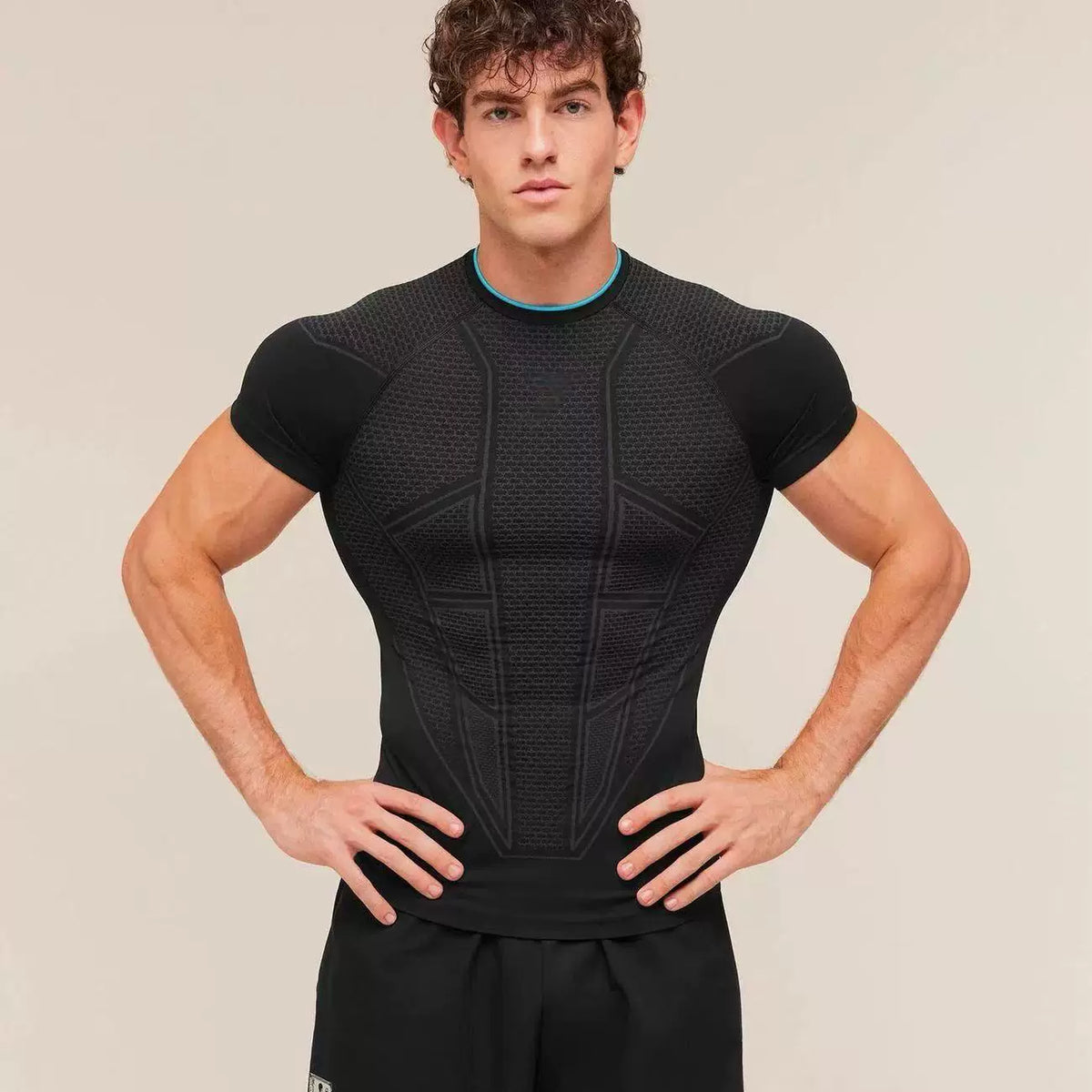 Essential Engineered Panel Seamless Training Short Sleeve – Jet Black