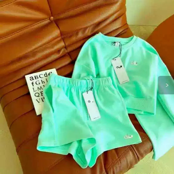 Alo Off-White Sweatshirt & Short Set
