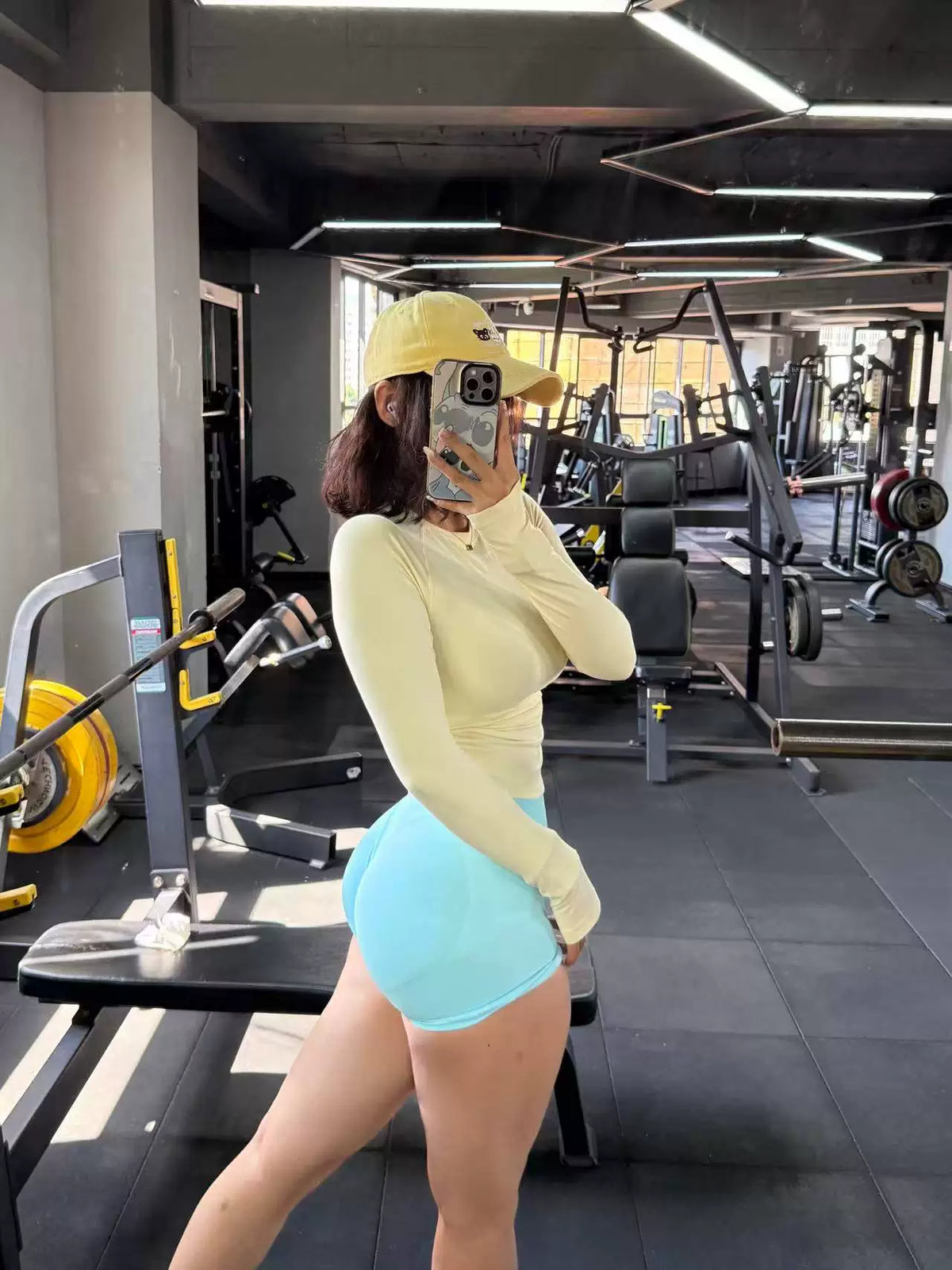 DFYNE Seamless Contour Long-Sleeve Cream Yellow