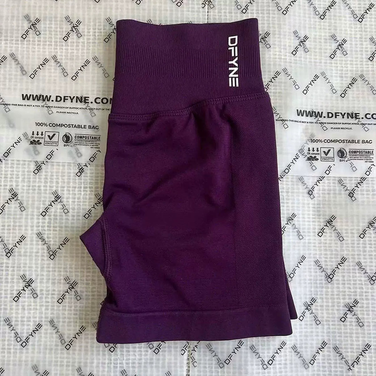 DFYNE Seamless High-Waisted Contour Short Grape Purple