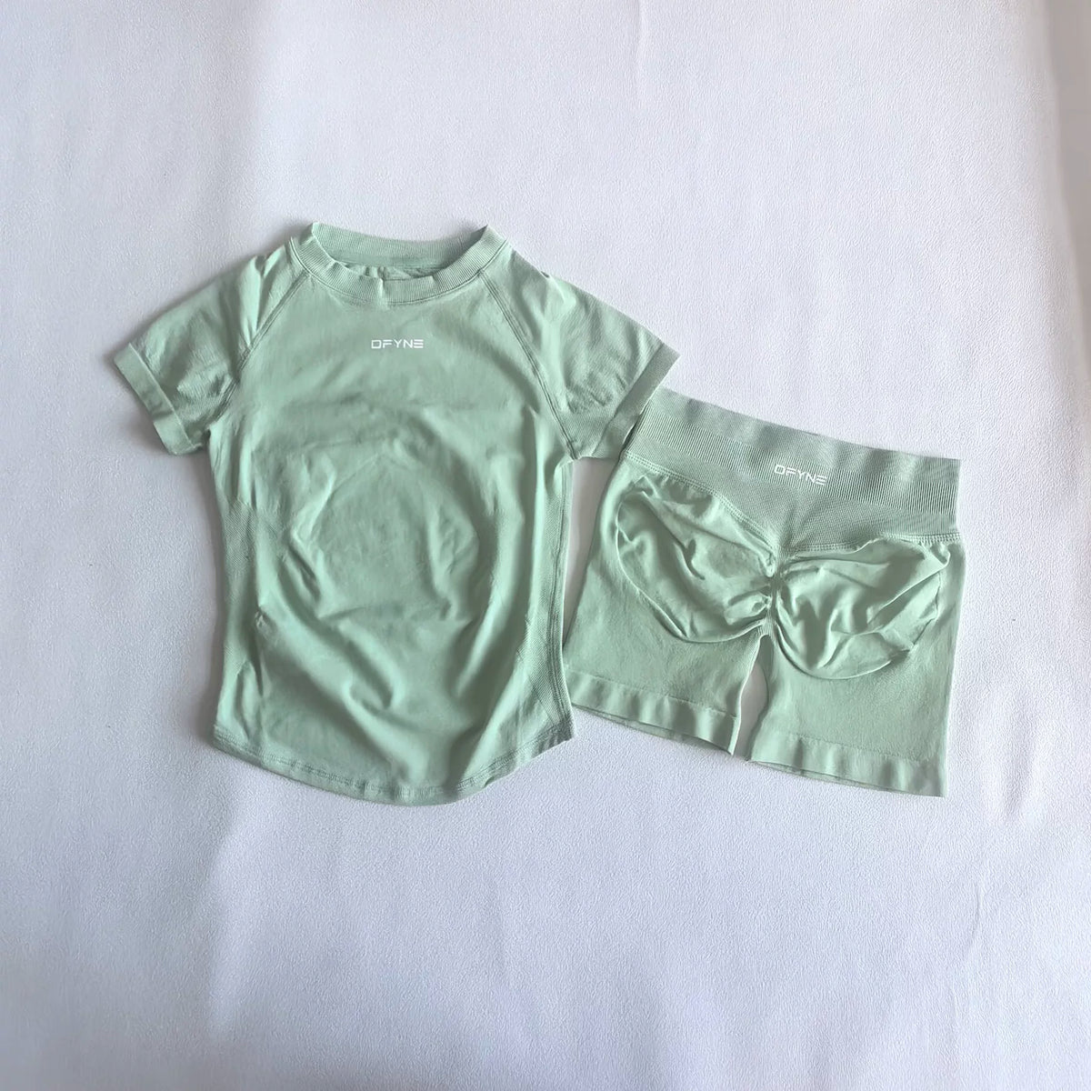 DFYNE Seamless Compression Set Light Green